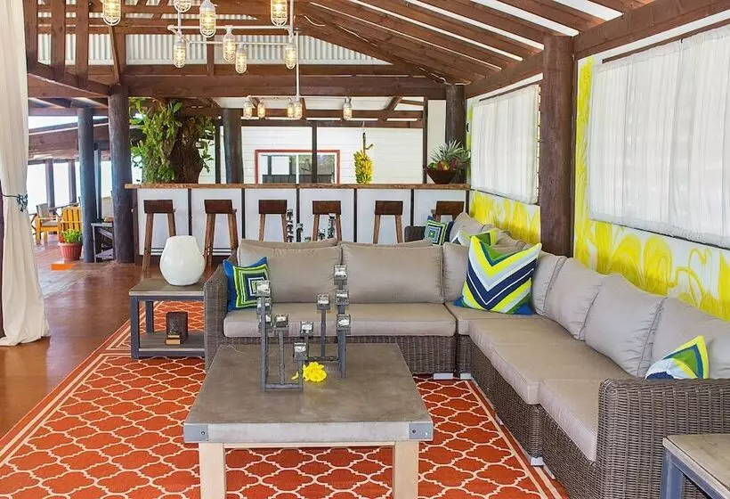 هتل Aganoa Lodge Samoa