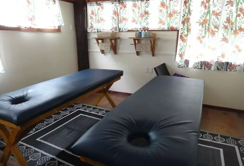 هتل Aganoa Lodge Samoa