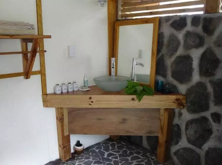 هتل Aganoa Lodge Samoa