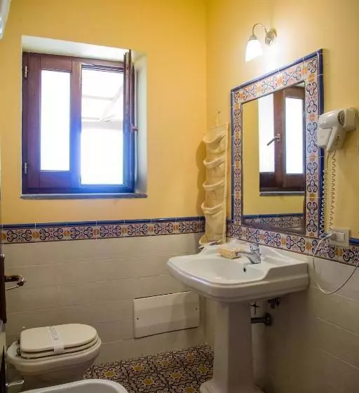 هتل Arcangelo Salina