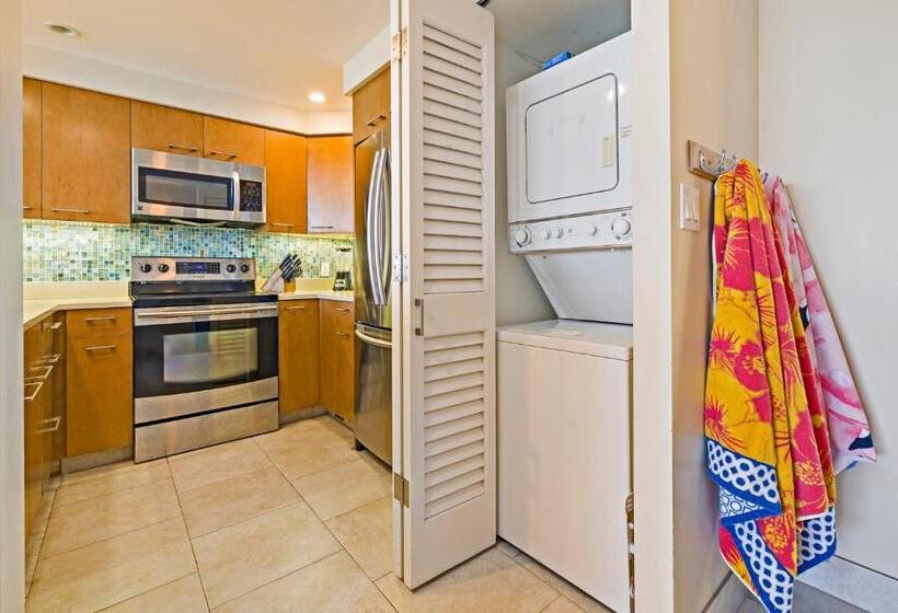 Otel Hololani B703   Full Ocean View