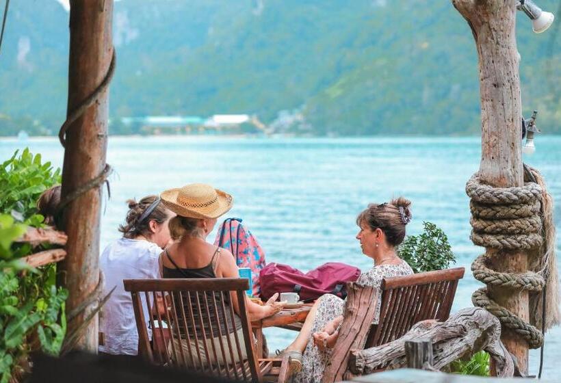 בית מלון כפרי Phi Phi Sunset Bay Resort