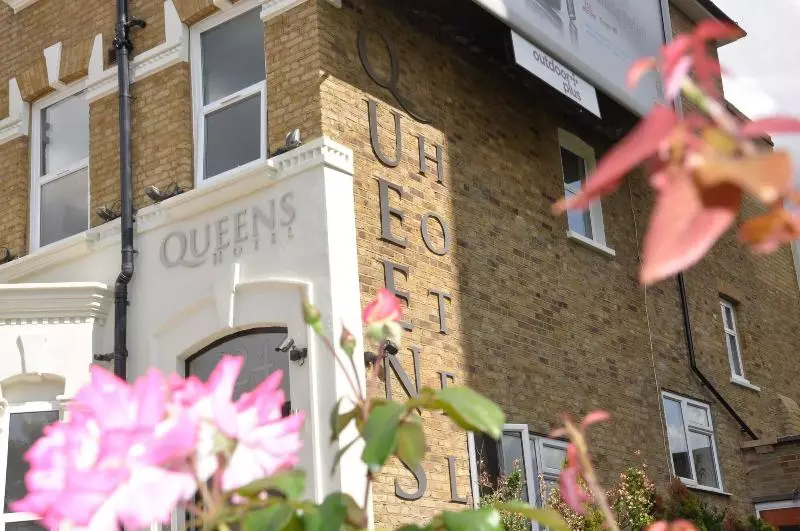 ホテル Queens