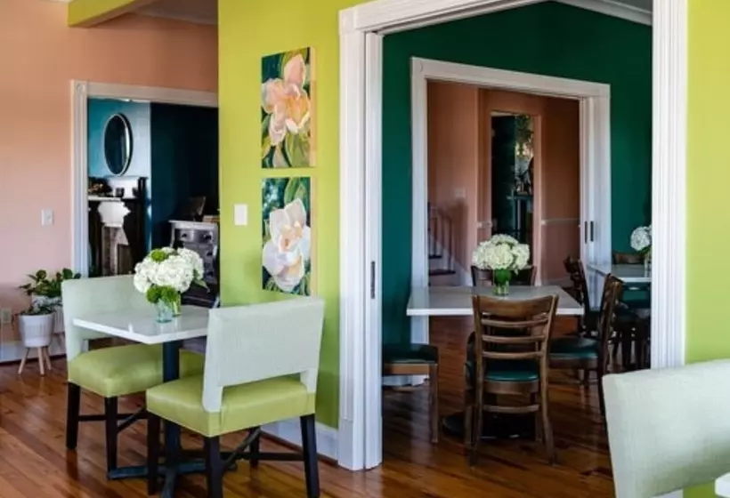 تختخواب و صبحانه The Historic Magnolia House