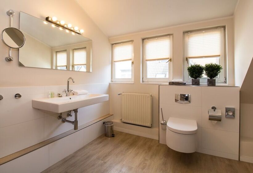 Living Am Carlsplatz