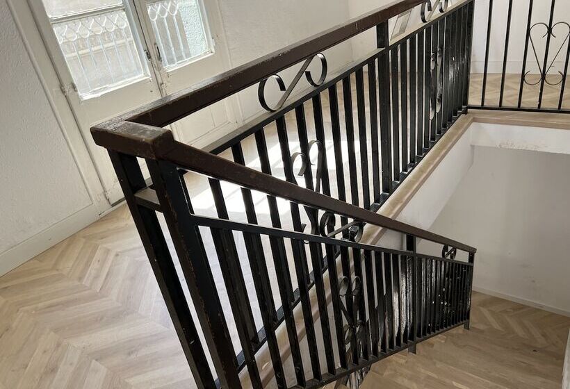 Отель The Mo Gotic