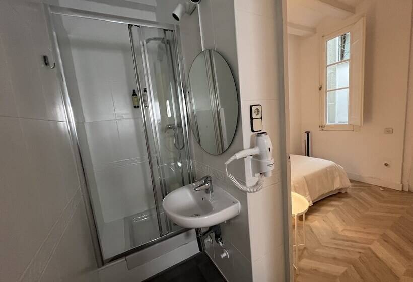 Отель The Mo Gotic