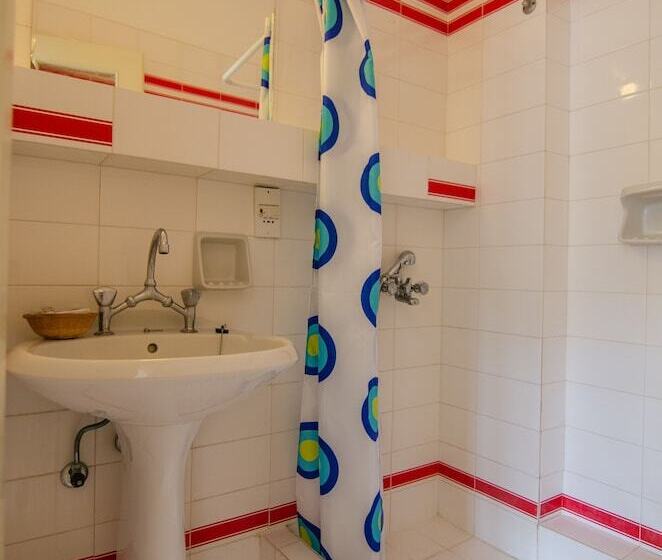 پانسیون Almira Inn