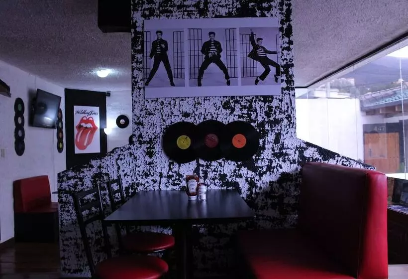 ベッドアンドブレックファースト Vinilo House & Grill
