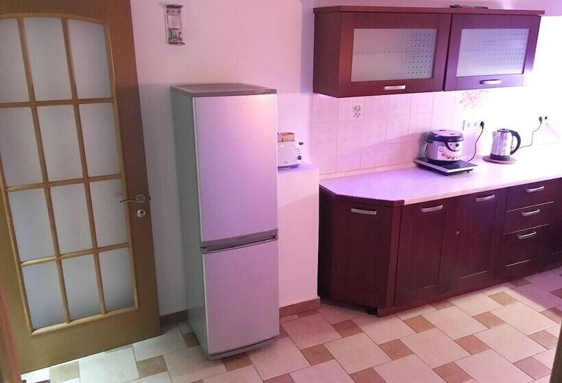 Gnezdo Novoslobodskaya Hostel