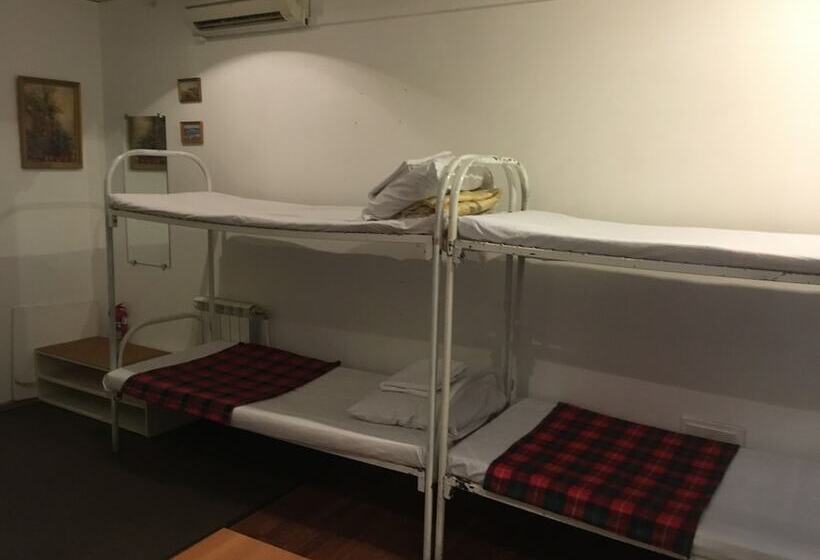 Gnezdo Novoslobodskaya Hostel