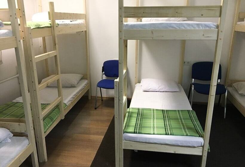 Gnezdo Novoslobodskaya Hostel