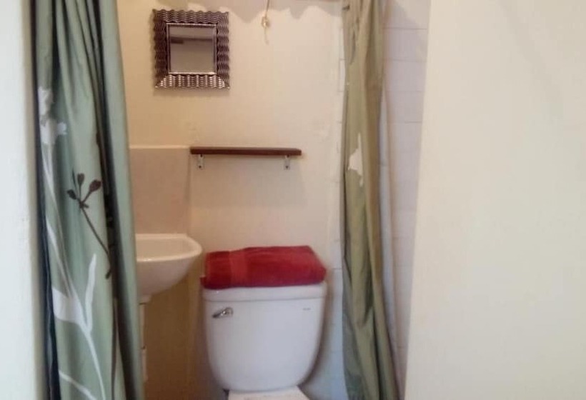 مسافرخانه Residencia Ichik Y Residencia Nha