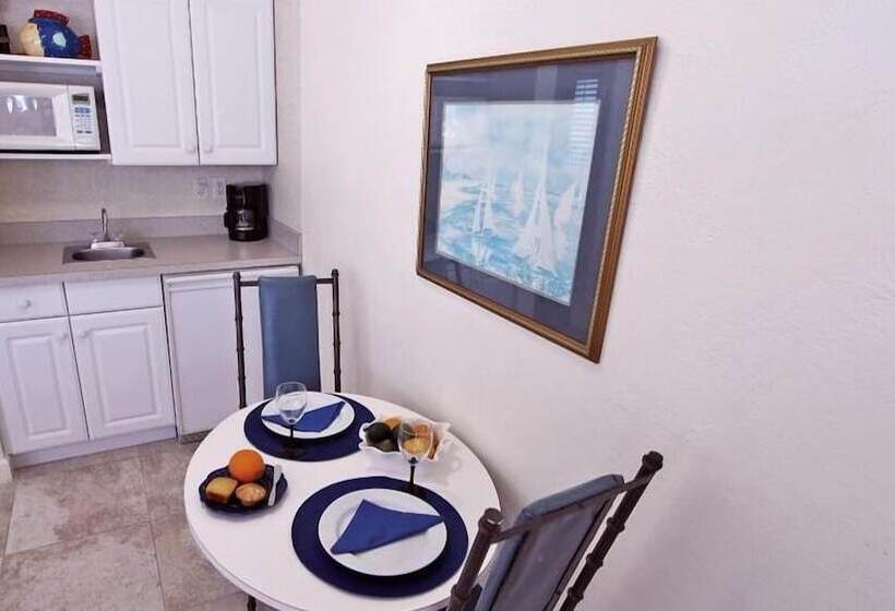 ホテル Beachouse Inn & Suites