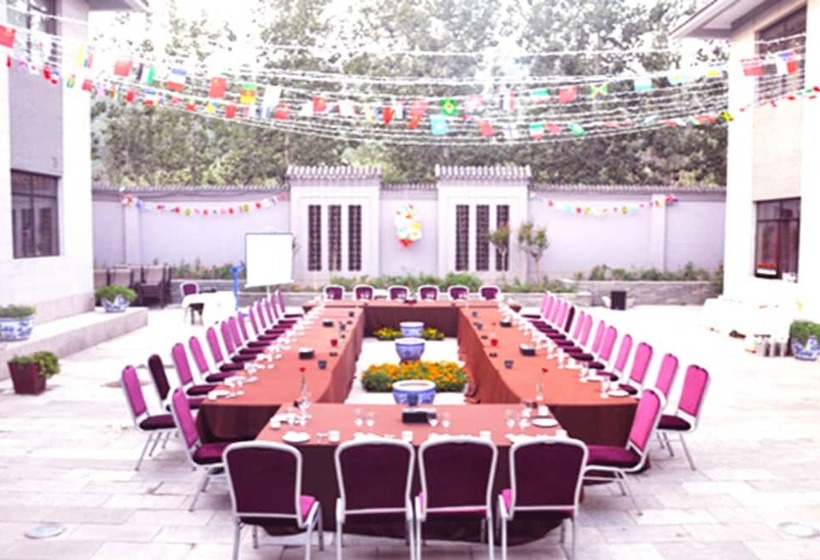 Otel Fragrant Hills Holiday Business