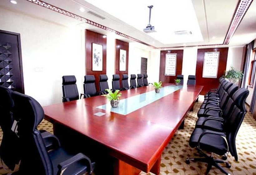 Otel Fragrant Hills Holiday Business