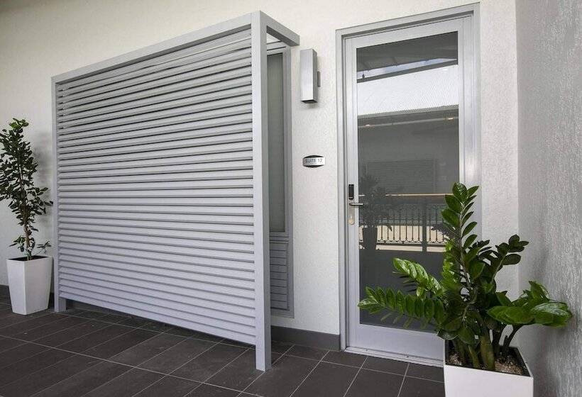 هتل Marketplace Suites