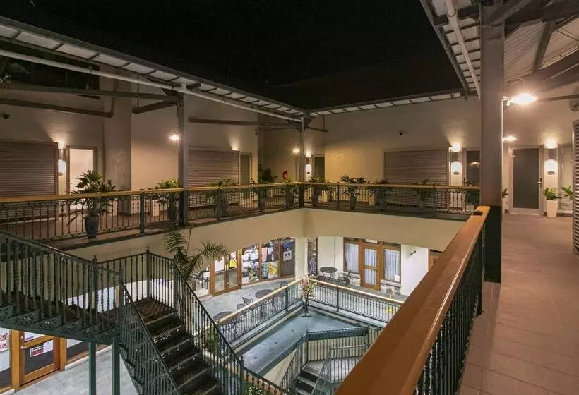 هتل Marketplace Suites