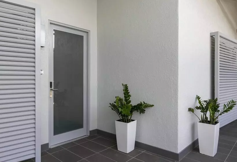 هتل Marketplace Suites