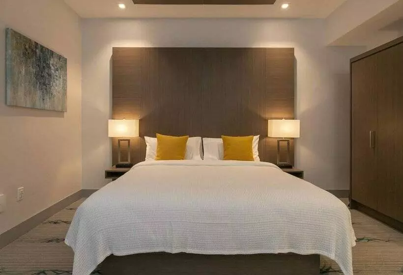 هتل Marketplace Suites