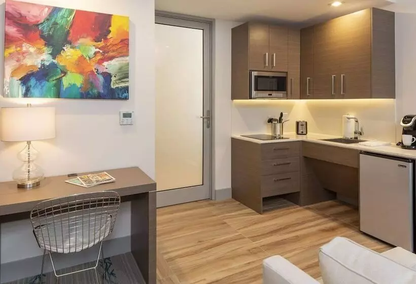 هتل Marketplace Suites