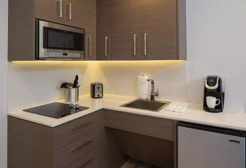 هتل Marketplace Suites