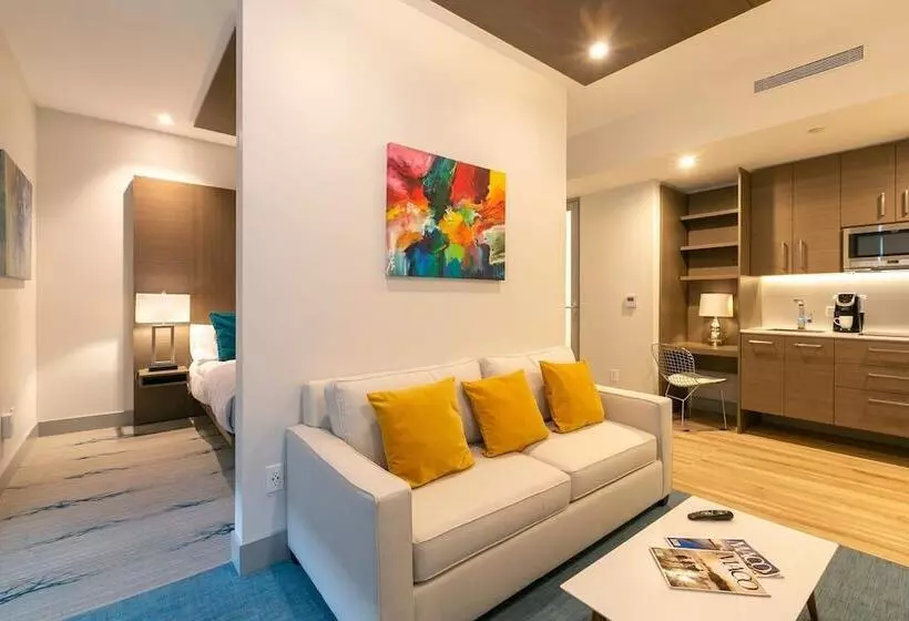 هتل Marketplace Suites