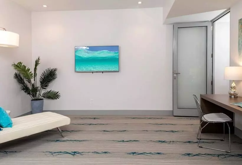 هتل Marketplace Suites