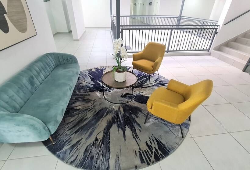 ホテル Mint Express Melrose View