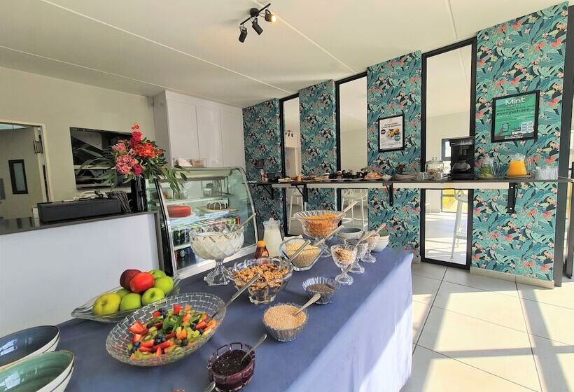 ホテル Mint Express Melrose View