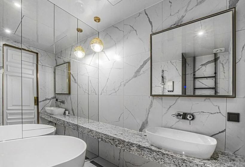 Отель The Castle 2