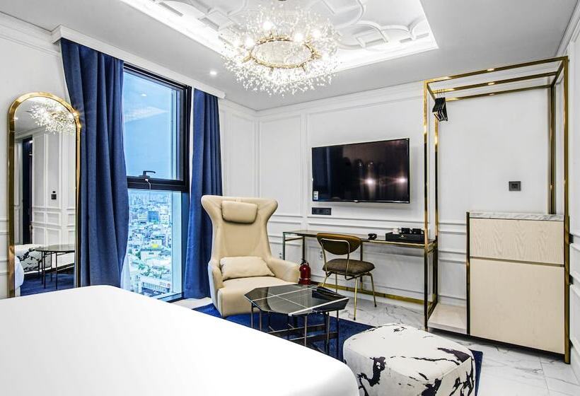 Отель The Castle 2