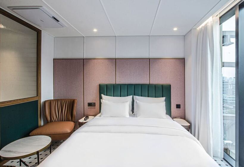 Отель The Castle 2