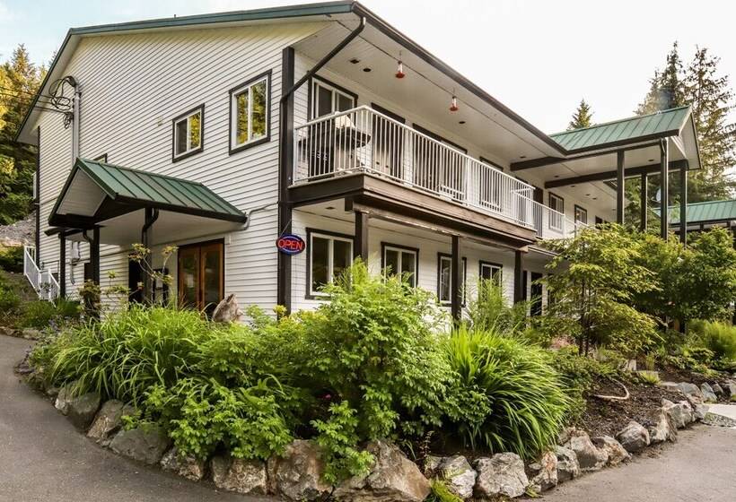 Hotel West Coast Trail Lodge