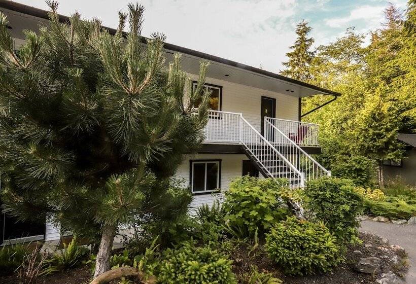 Hotel West Coast Trail Lodge