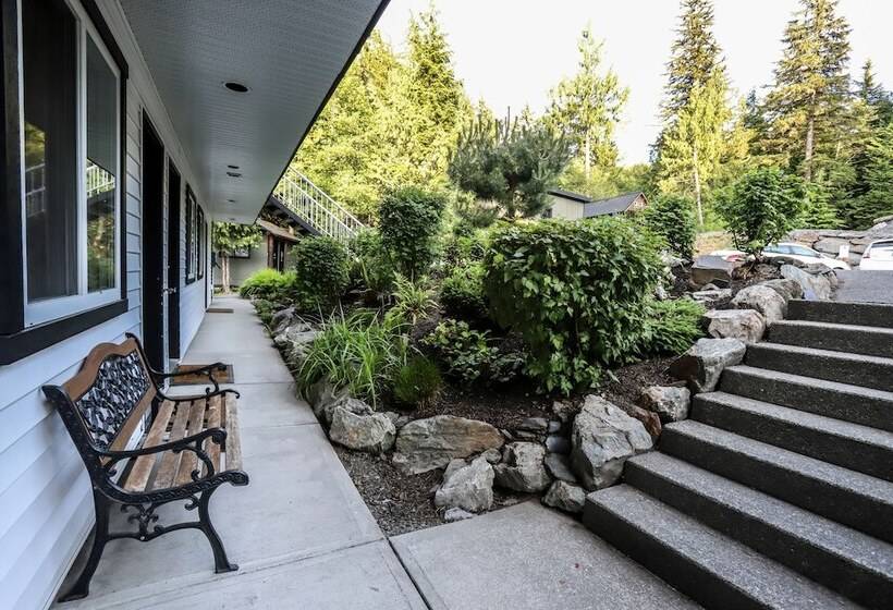 Hotel West Coast Trail Lodge