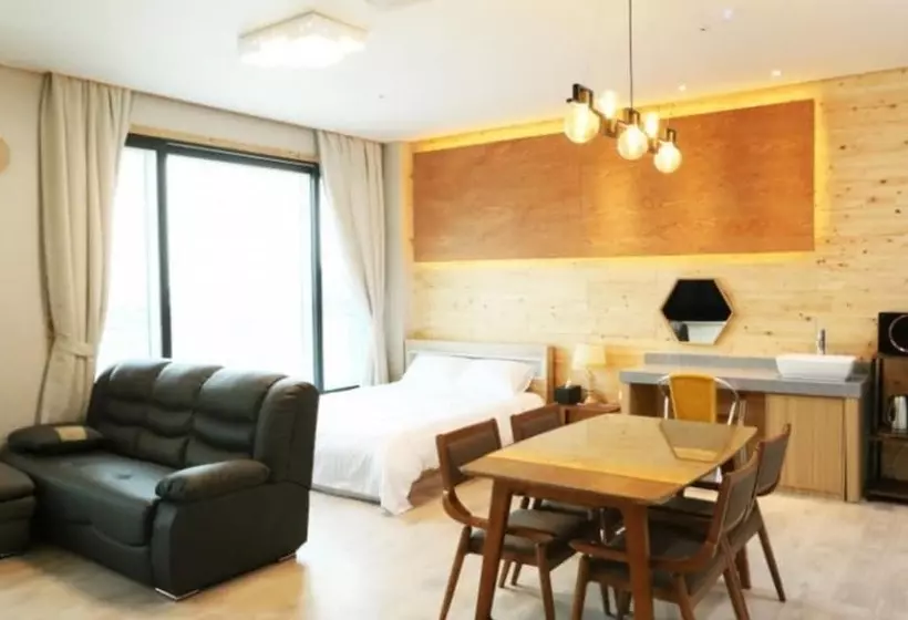 Eulwangri Elim Beach Zone Pension