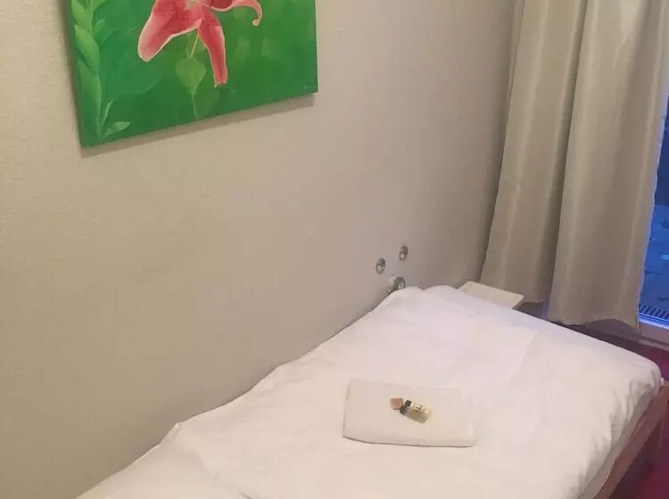 Home Port Hostel