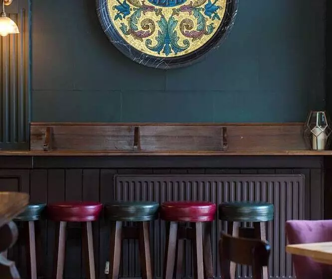 簡易ホテル The Alma