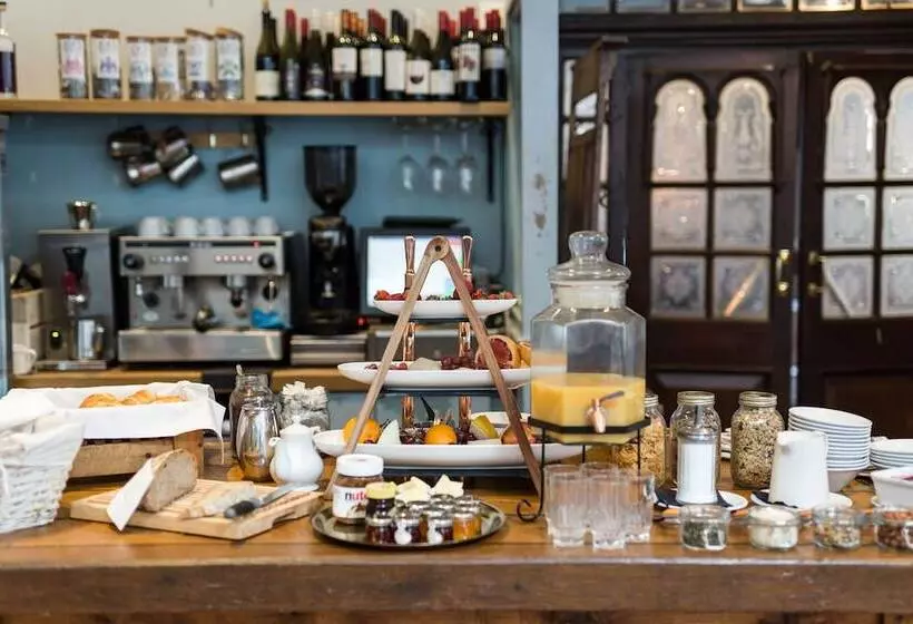 簡易ホテル The Alma