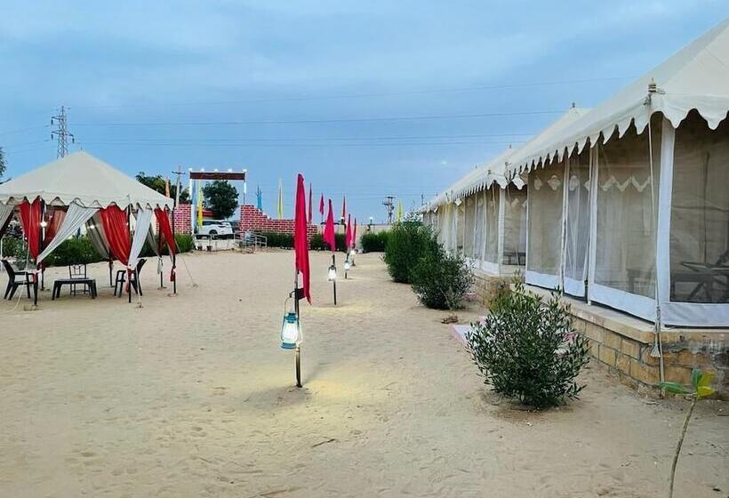 בית מלון כפרי Desert Holiday Camp
