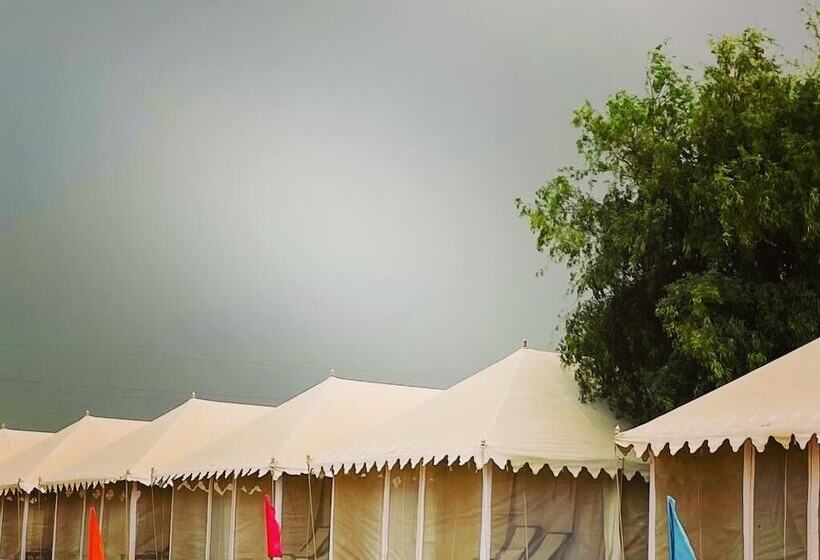 בית מלון כפרי Desert Holiday Camp