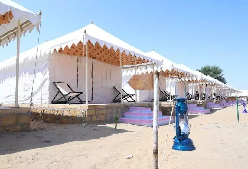 Hotelli Desert Holiday Camp
