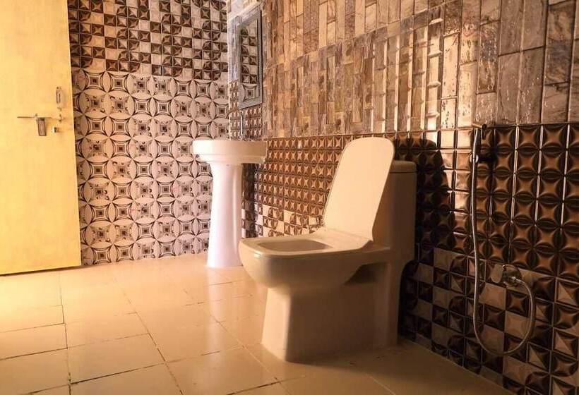 בית מלון כפרי Desert Holiday Camp