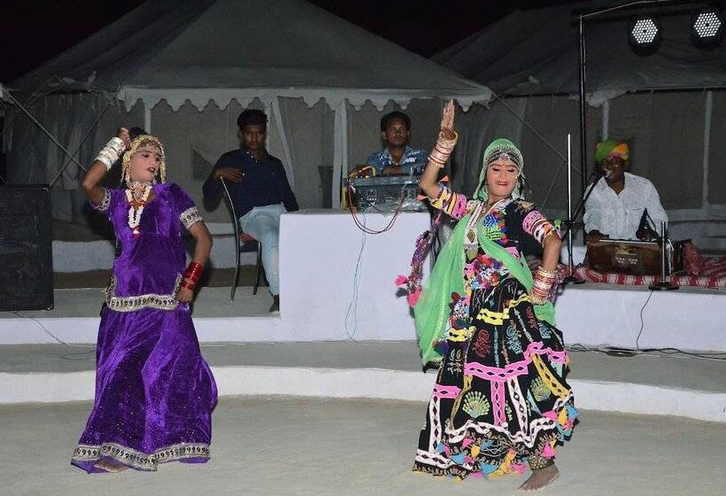 בית מלון כפרי Desert Holiday Camp