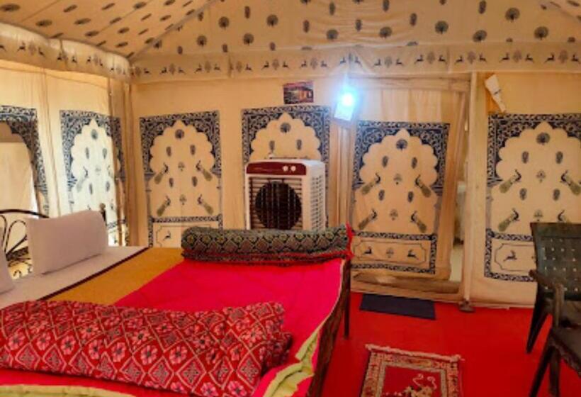 בית מלון כפרי Desert Holiday Camp