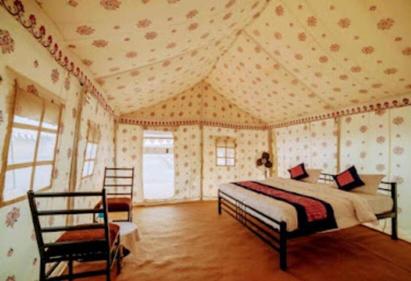 בית מלון כפרי Desert Holiday Camp