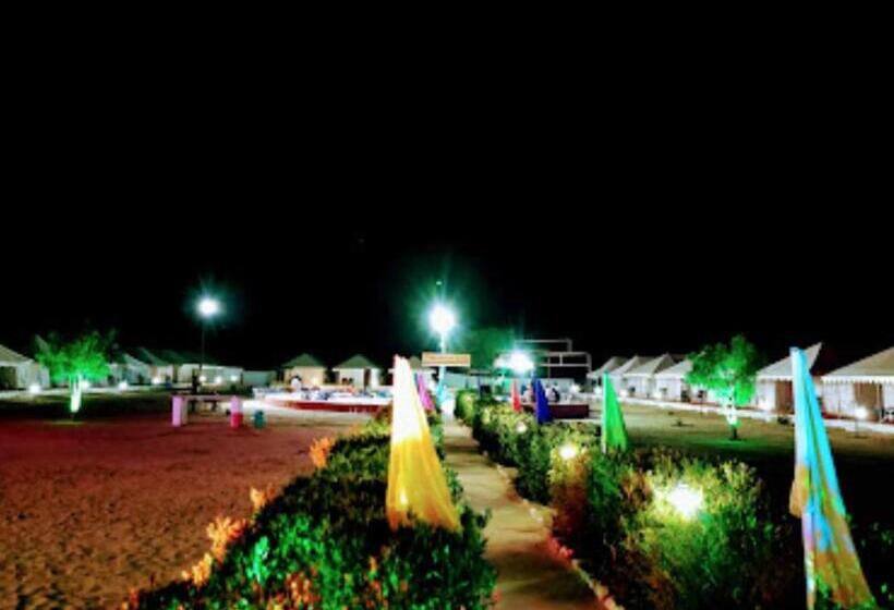 בית מלון כפרי Desert Holiday Camp