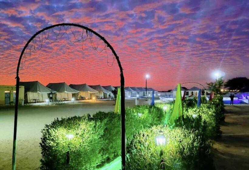 בית מלון כפרי Desert Holiday Camp