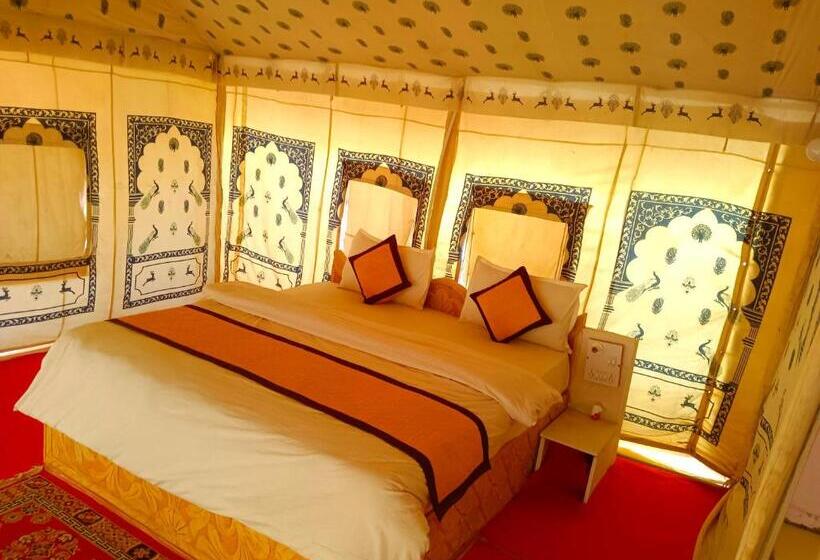 בית מלון כפרי Desert Holiday Camp